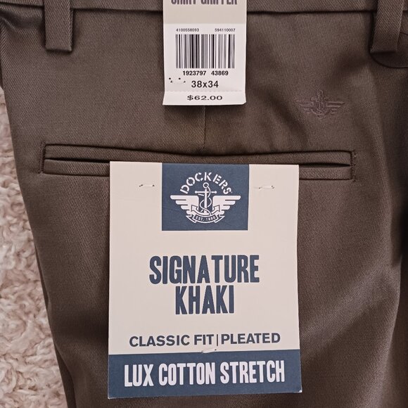 NWT Dockers Men Signature Khaki Classic Fit Lux Cotton Stretch Men’s Size 38X34" - Picture 2 of 10